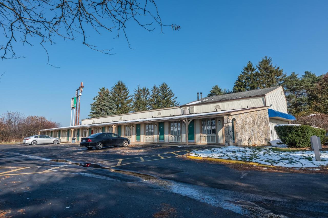 Oyo Hotel Wadsworth Oh I-76 Exterior foto