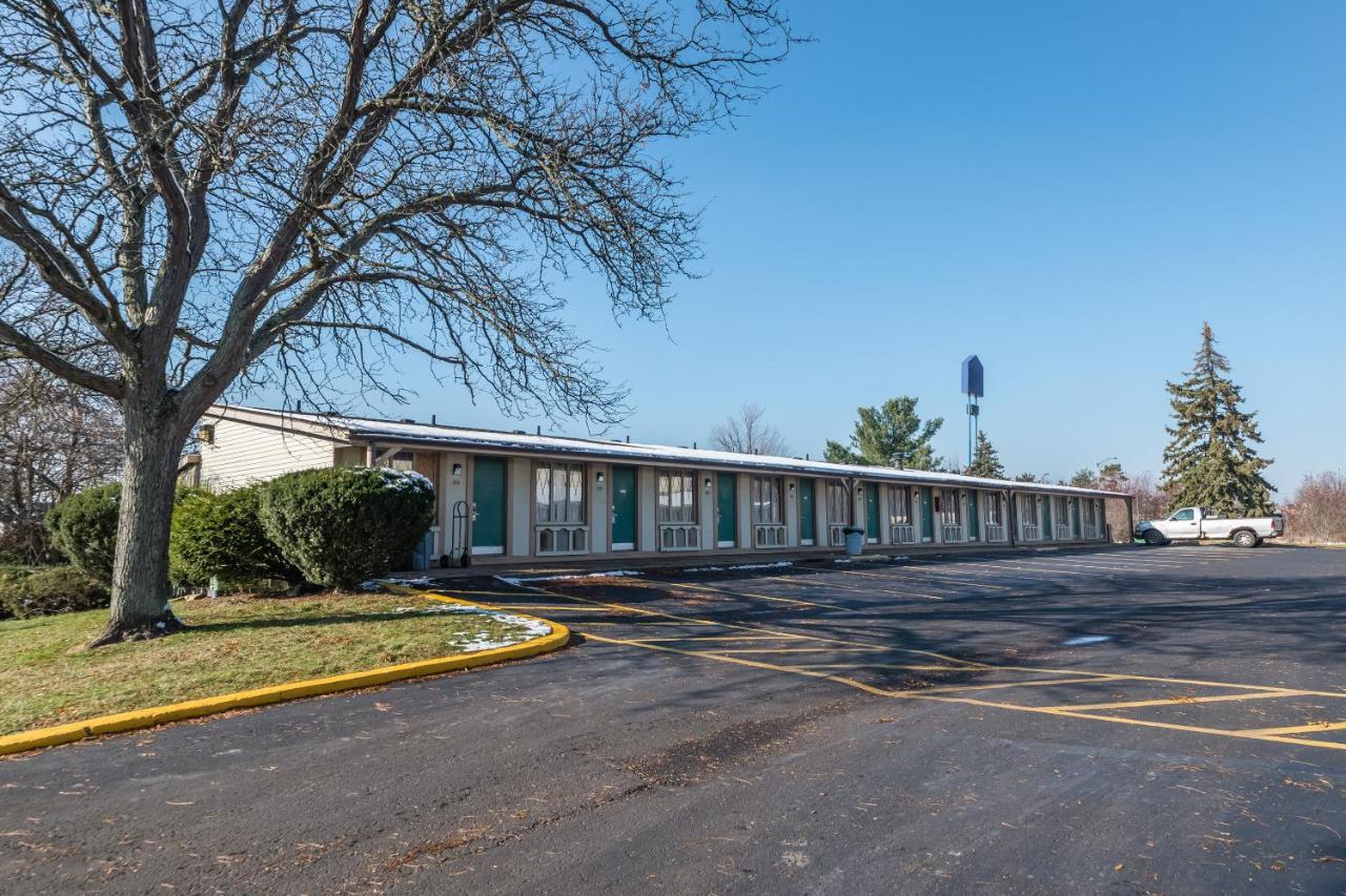 Oyo Hotel Wadsworth Oh I-76 Exterior foto